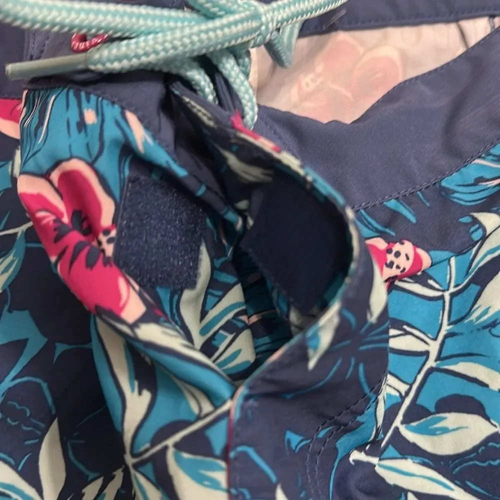 Vineyard Vine Hibiscus Men’s 9” Board Short Size 30